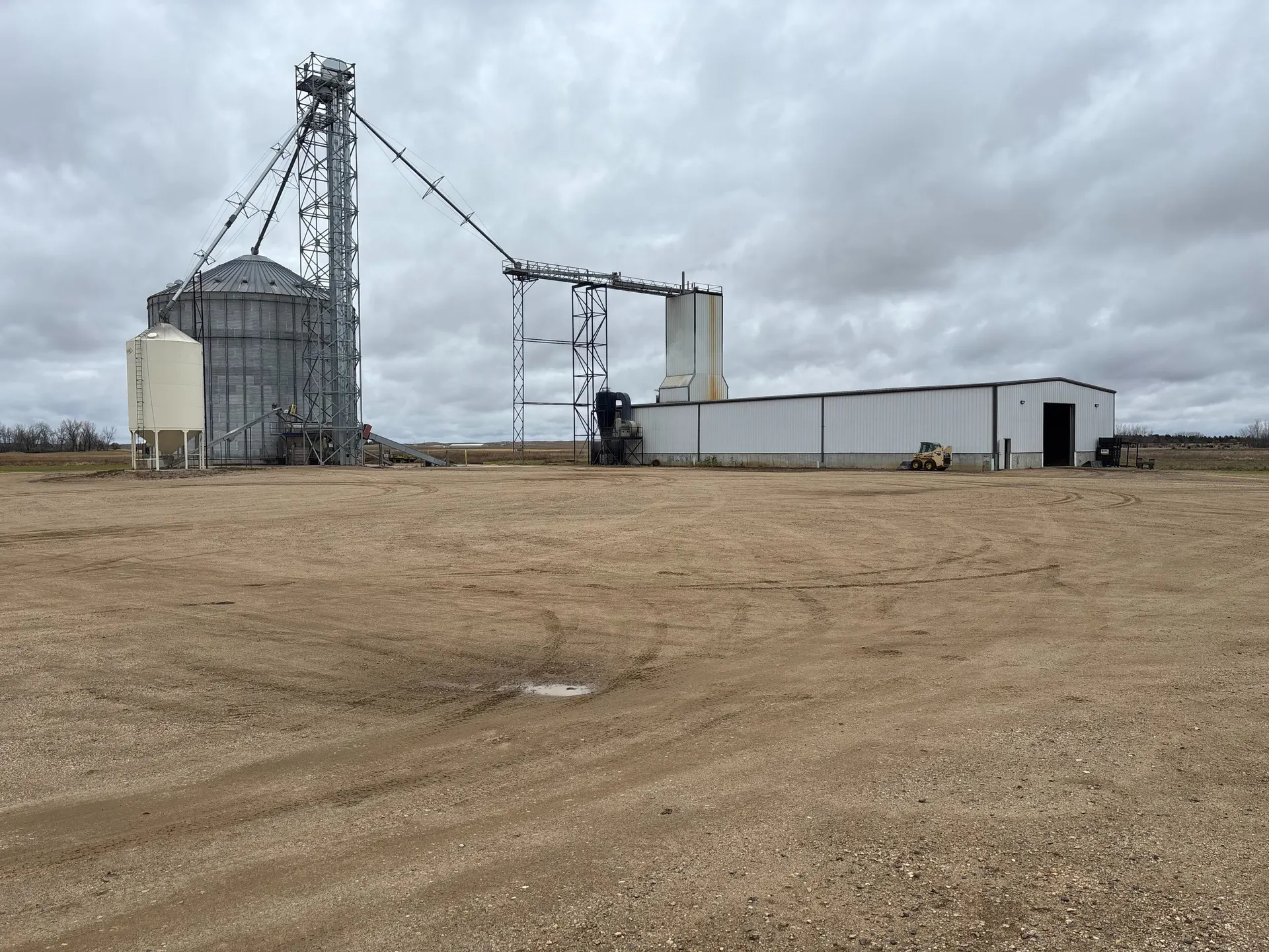 Crystal Springs Feeds mill and silos — Clear Lake, SD